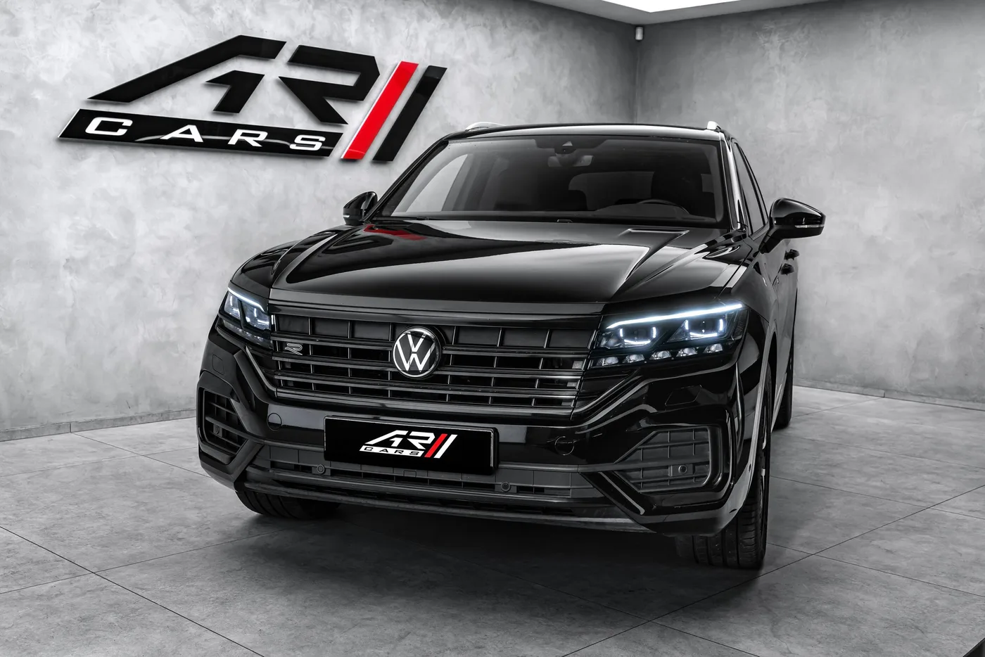 2022 Volkswagen Touareg R-Line offered by a specialist dealer in Ostrava, Czechia, photo 3 of 24