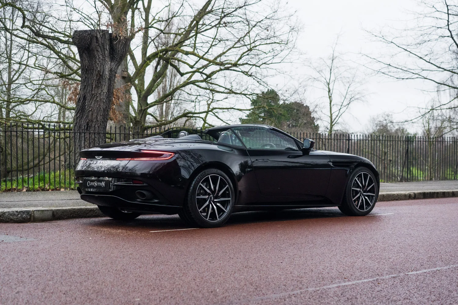 2023 Aston Martin DB11 Volante V8, 4/30