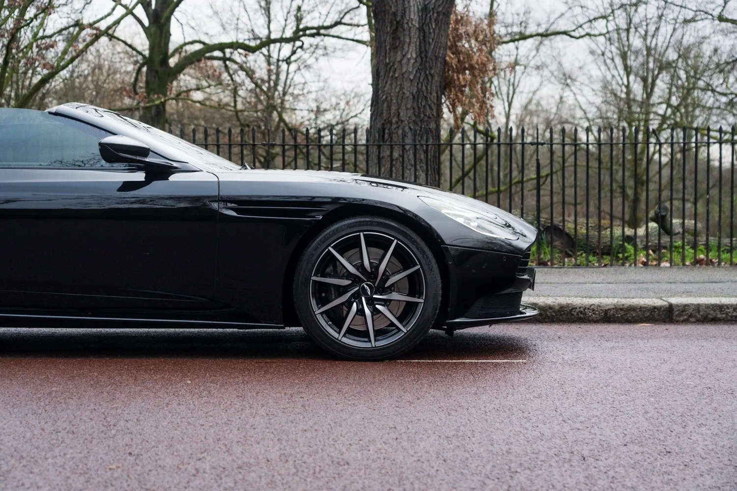 2023 Aston Martin DB11 Volante V8, 6/30