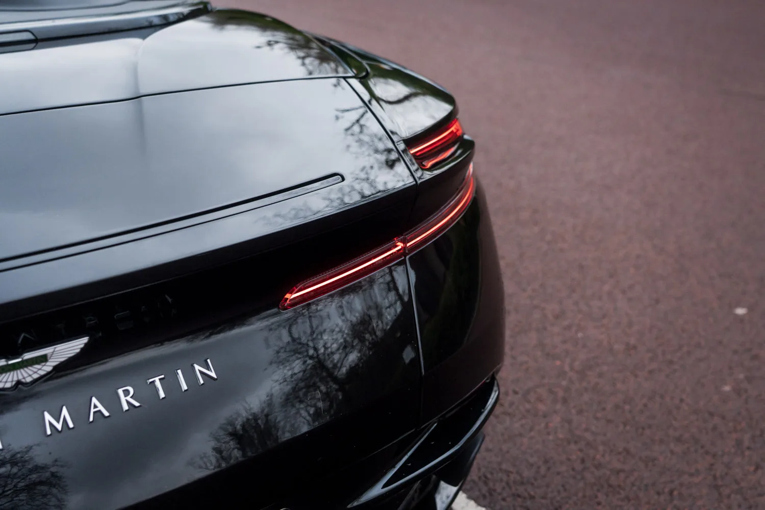 2023 Aston Martin DB11 Volante V8, 18/30