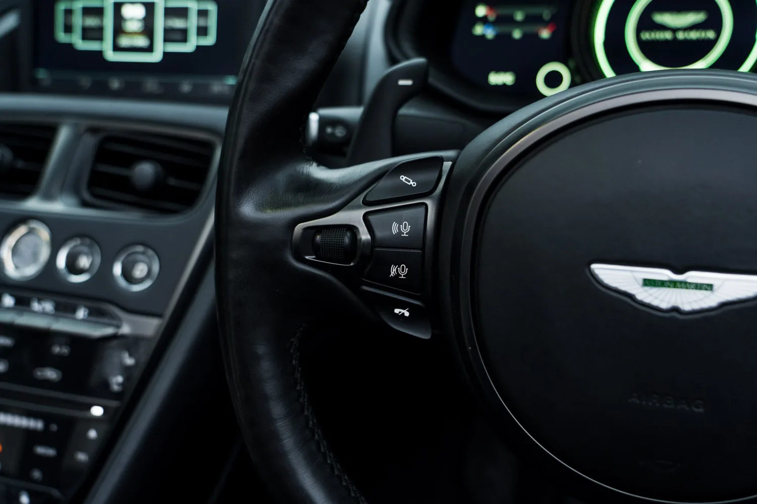 2023 Aston Martin DB11 Volante V8, 30/30