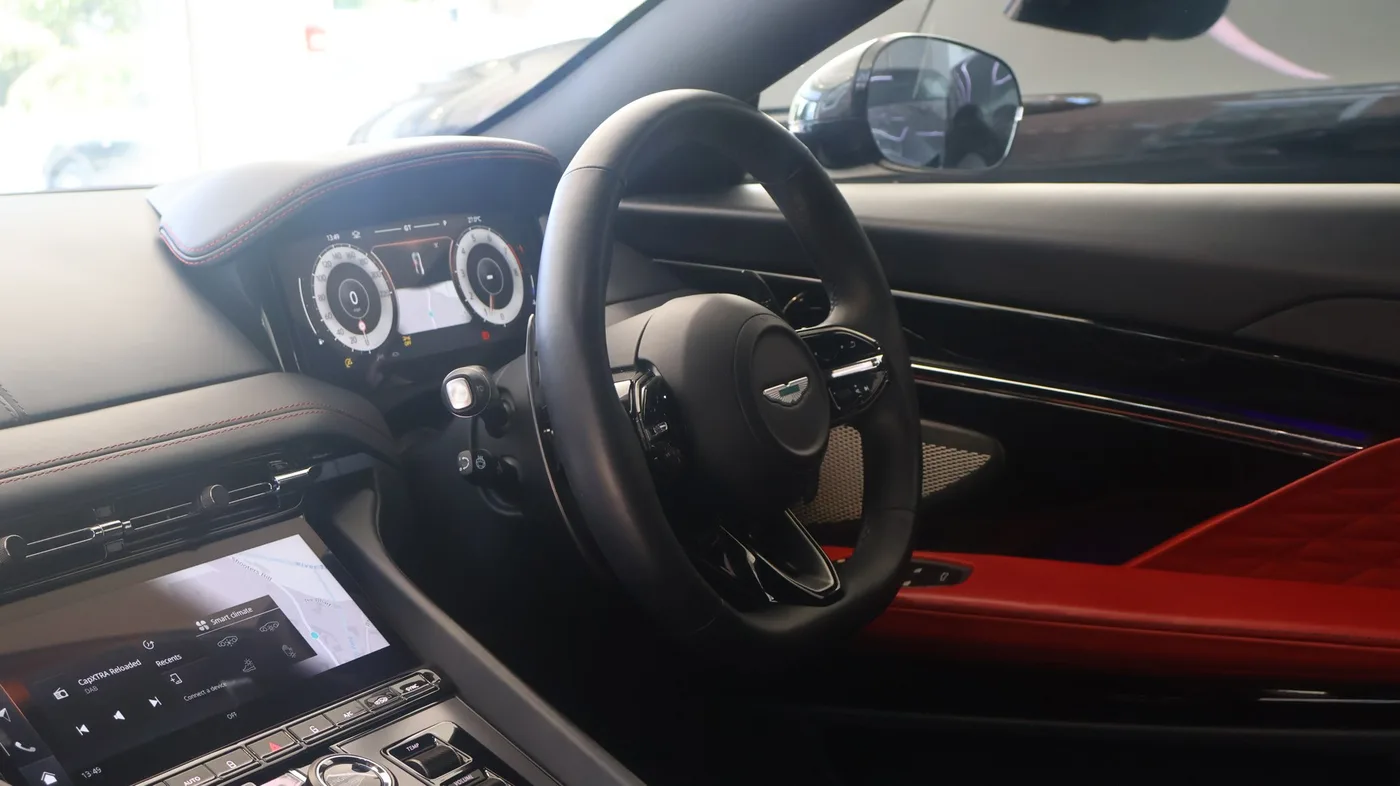 2023 Aston Martin DB12 proposée par un groupe de concessions agréées à Pangbourne, Royaume-Uni, photo 12 sur 25