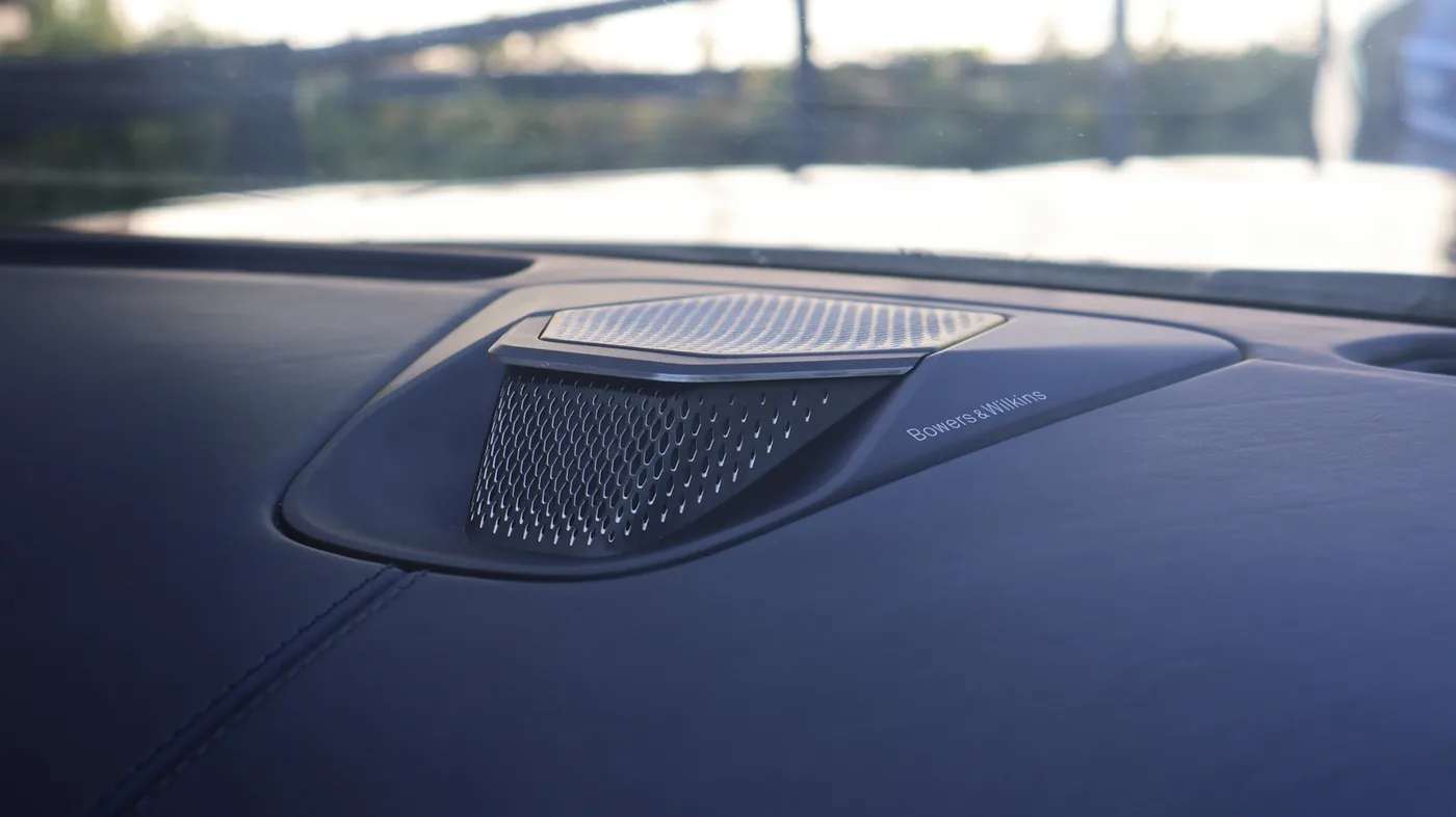 2023 Aston Martin DB12 proposée par un groupe de concessions agréées à Pangbourne, Royaume-Uni, photo 14 sur 25