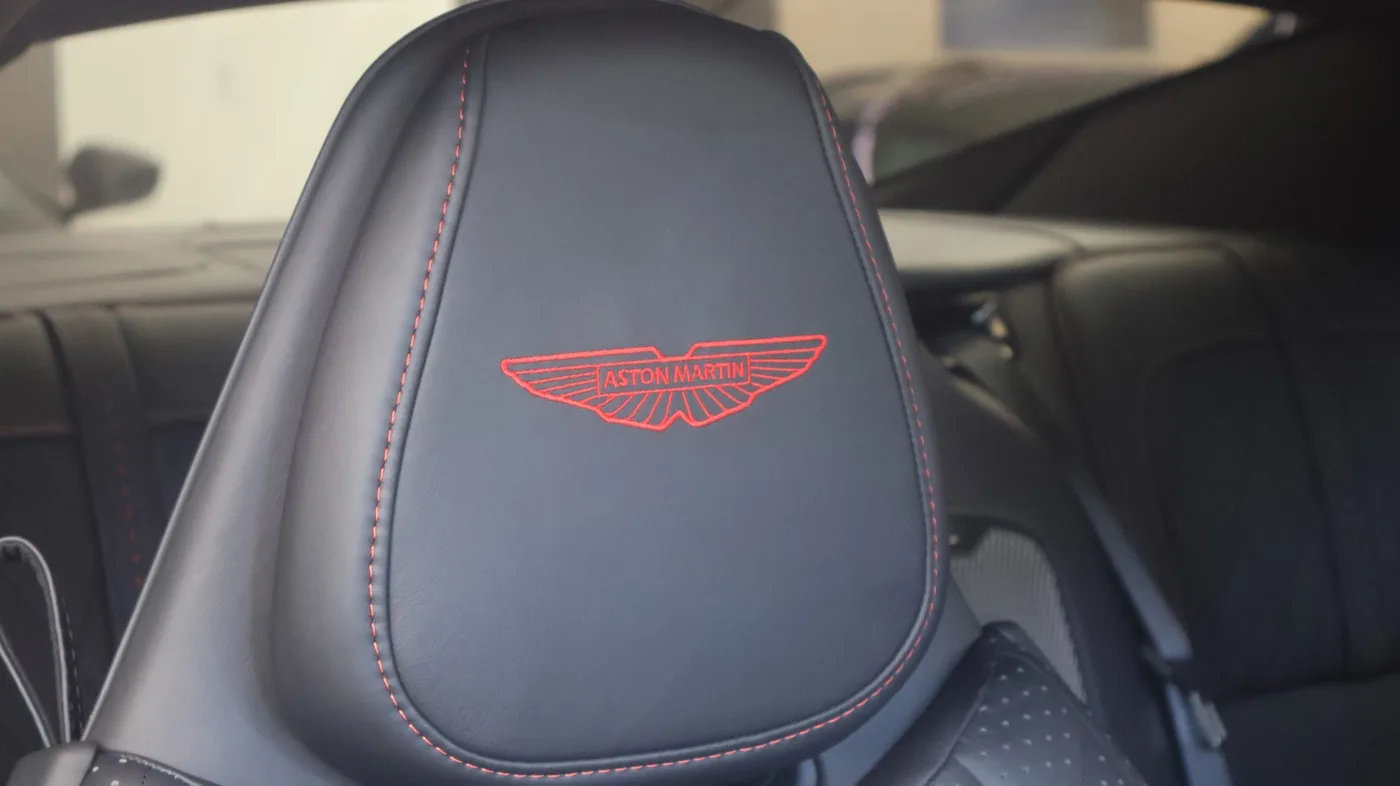 2023 Aston Martin DB12 proposée par un groupe de concessions agréées à Pangbourne, Royaume-Uni, photo 16 sur 25