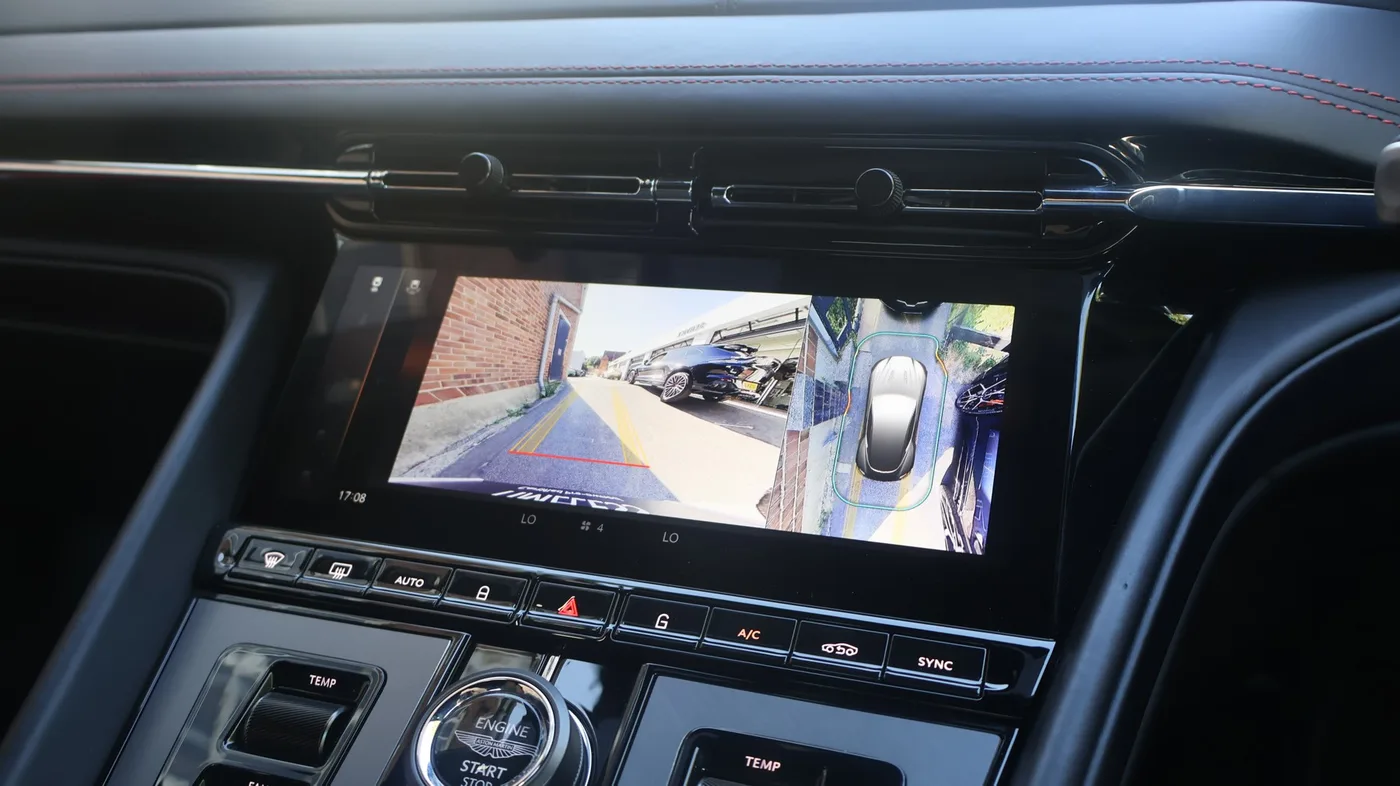 2023 Aston Martin DB12 proposée par un groupe de concessions agréées à Pangbourne, Royaume-Uni, photo 20 sur 25