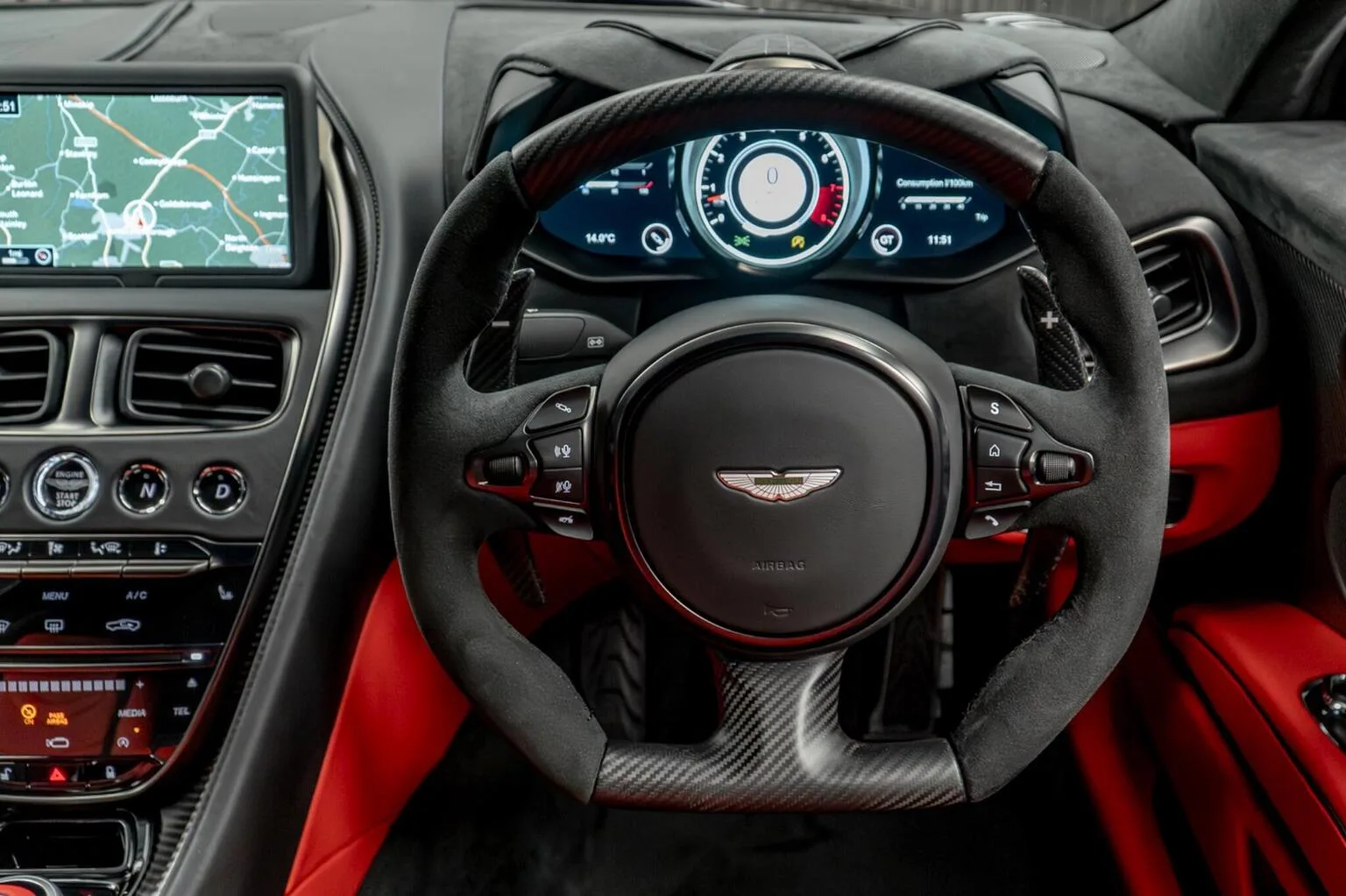 2023 Aston Martin DBS 770 Ultimate, 27/30