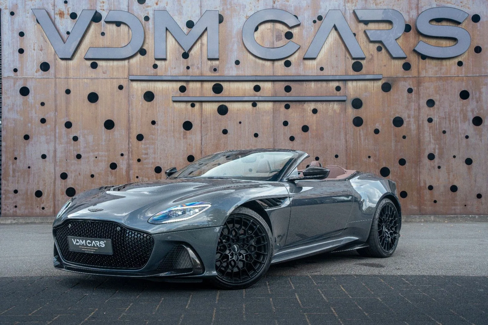 2023 Aston Martin DBS 770 Ultimate Volante angeboten von einem Supersportwagenhändler in Gronau, Deutschland, Hauptfoto