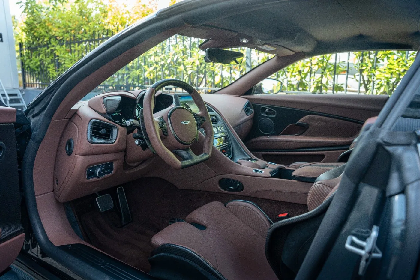 2023 Aston Martin DBS 770 Ultimate Volante angeboten von einem Supersportwagenhändler in Gronau, Deutschland, Foto 16 von 25
