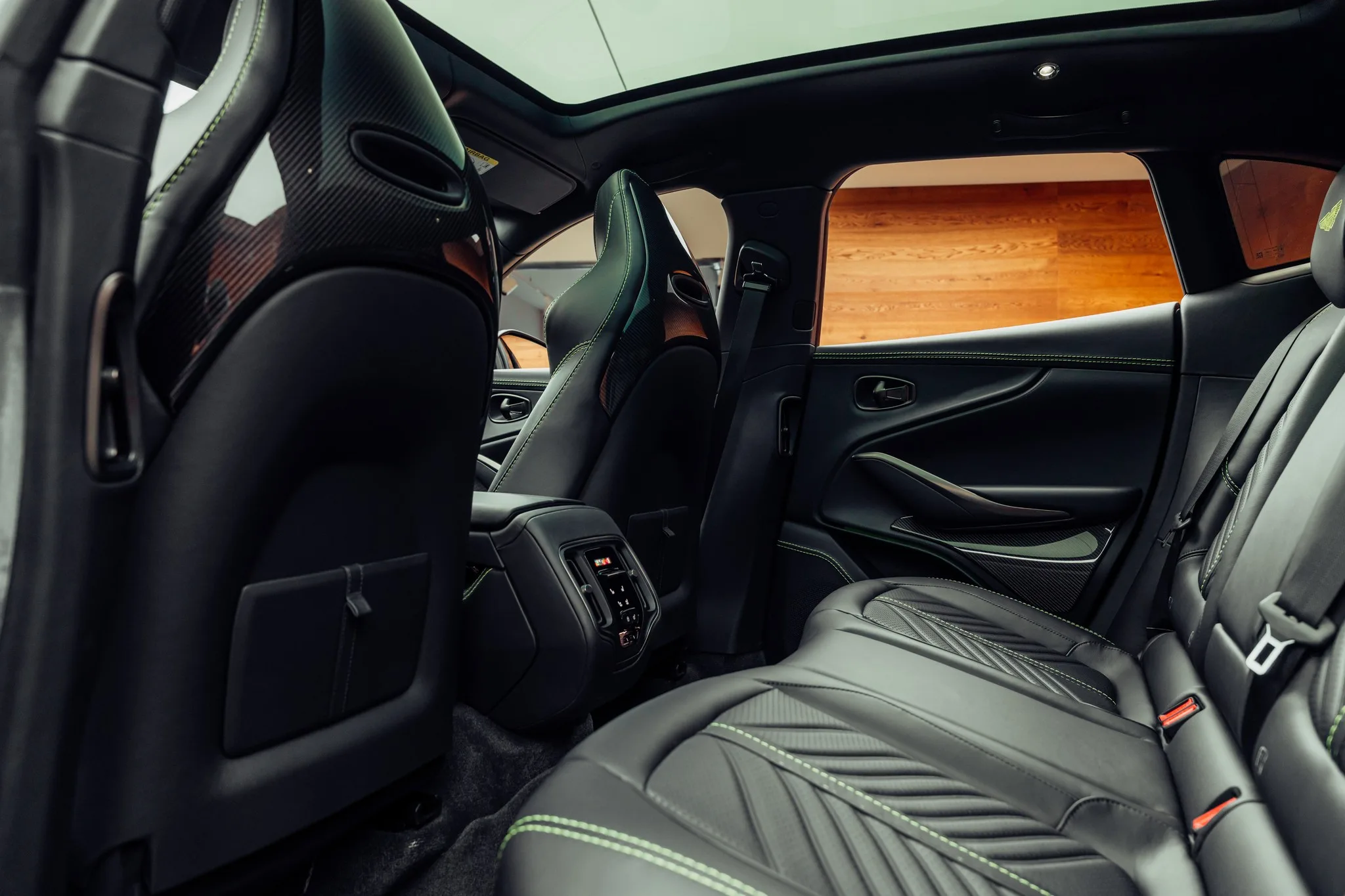 2023 Aston Martin DBX 707, 9/22