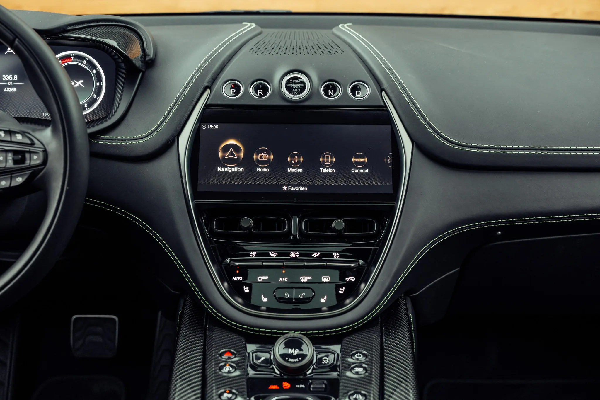 2023 Aston Martin DBX 707, 13/22