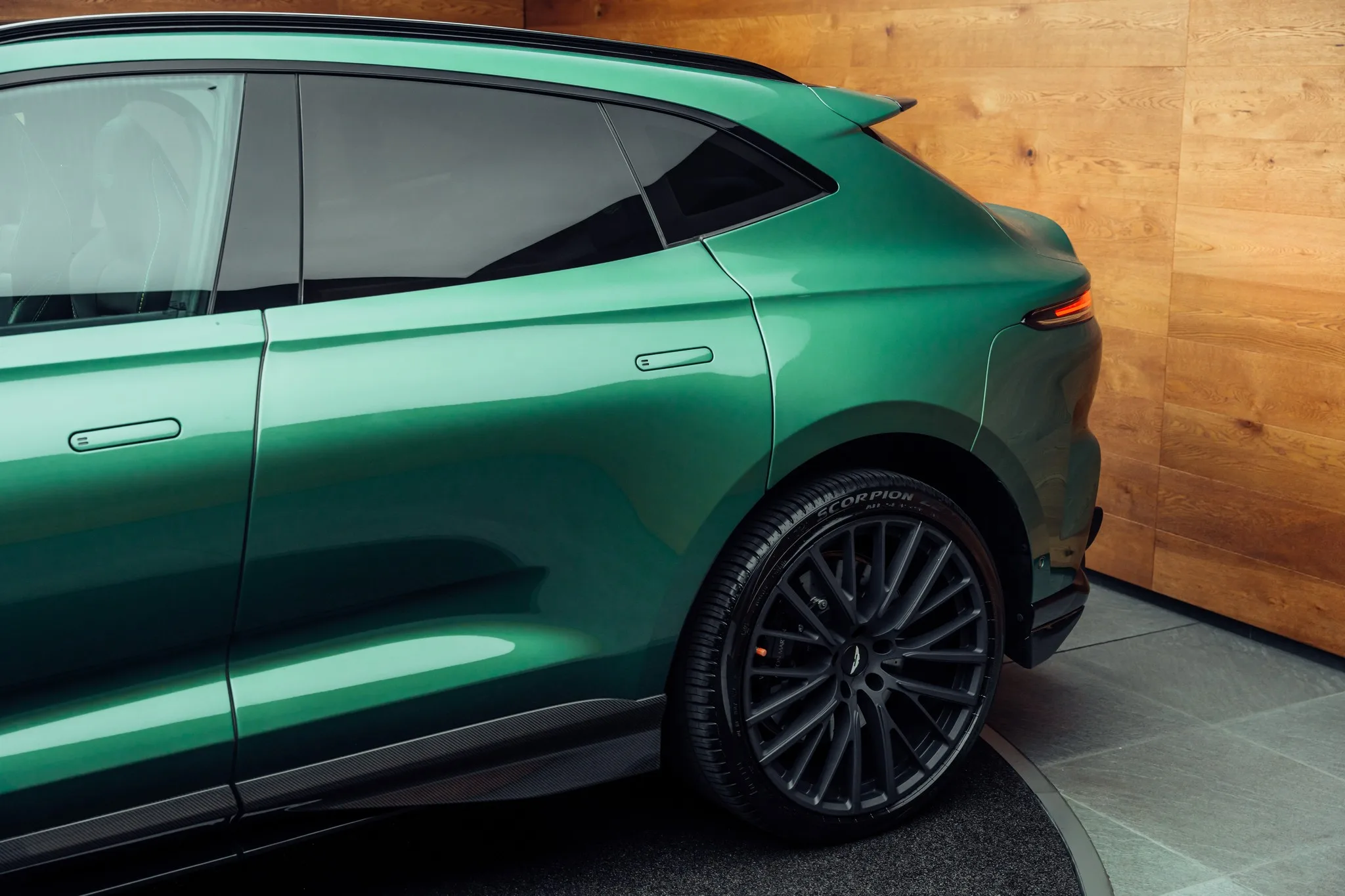 2023 Aston Martin DBX 707, 19/22