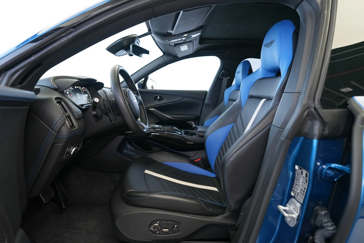 2023 Aston Martin DBX 707, 3/18