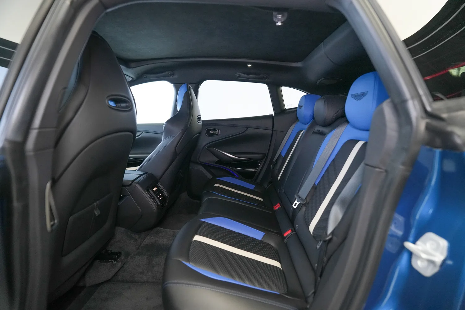 2023 Aston Martin DBX 707, 6/18