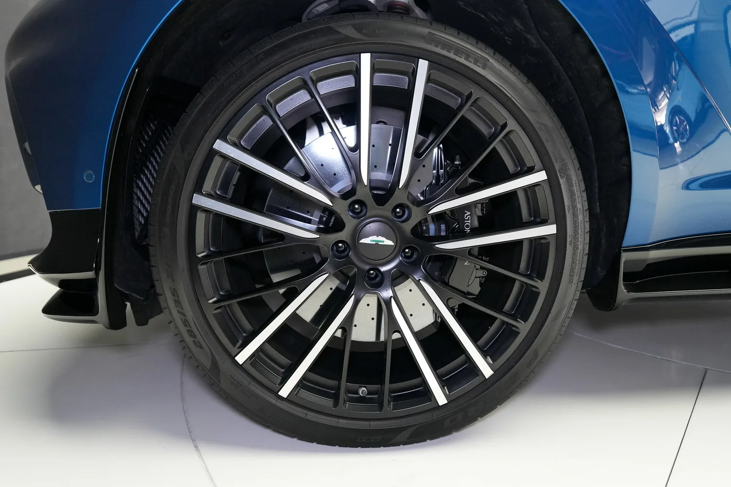 2023 Aston Martin DBX 707, 13/18