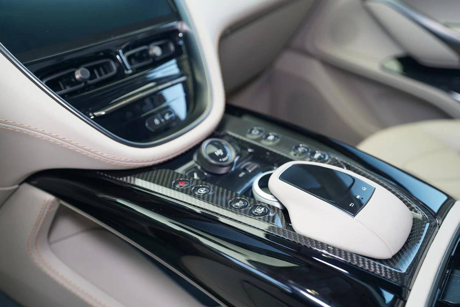 2023 Aston Martin DBX 707, 12/20