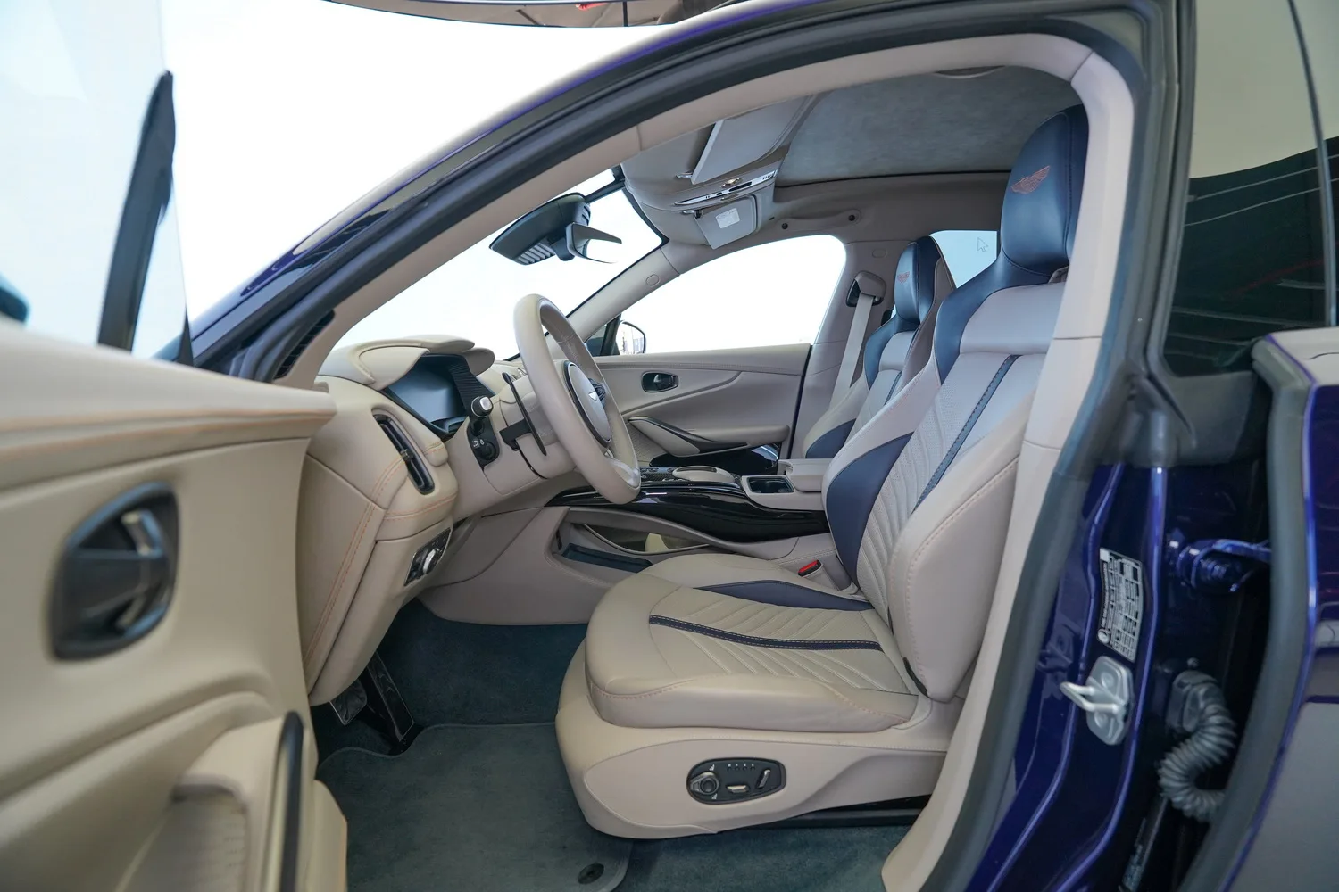 2023 Aston Martin DBX 707, 16/20