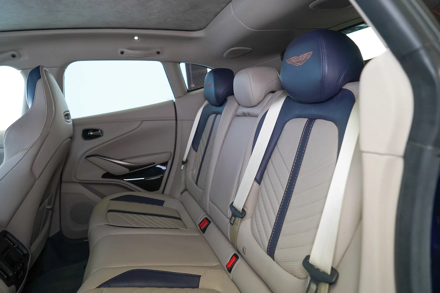 2023 Aston Martin DBX 707, 18/20