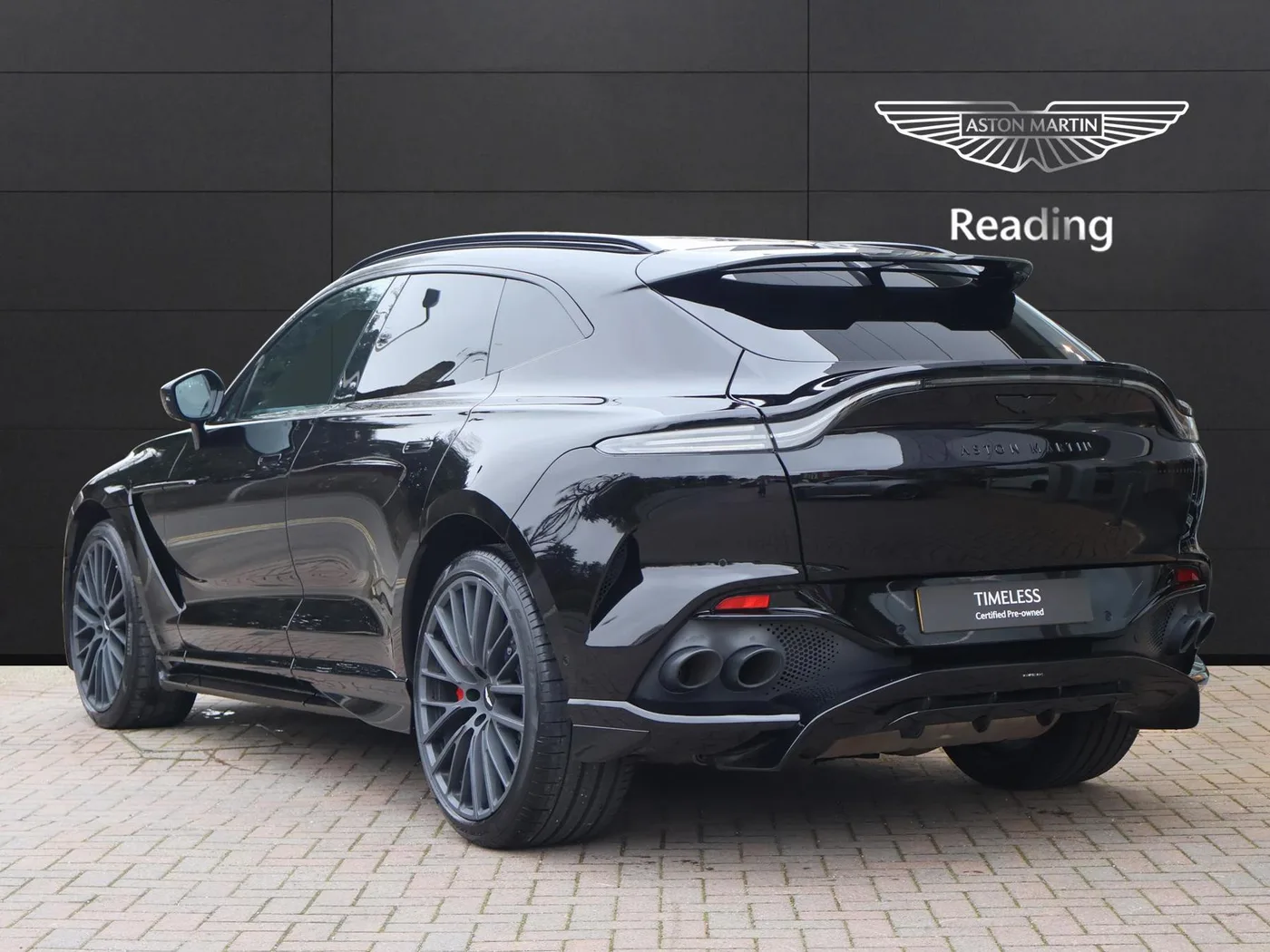 2023 Aston Martin DBX 707 proposée par un groupe de concessions agréées à Pangbourne, Royaume-Uni, photo 2 sur 25