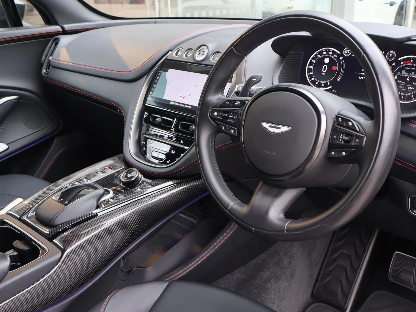 2023 Aston Martin DBX 707 proposée par un groupe de concessions agréées à Pangbourne, Royaume-Uni, photo 3 sur 25