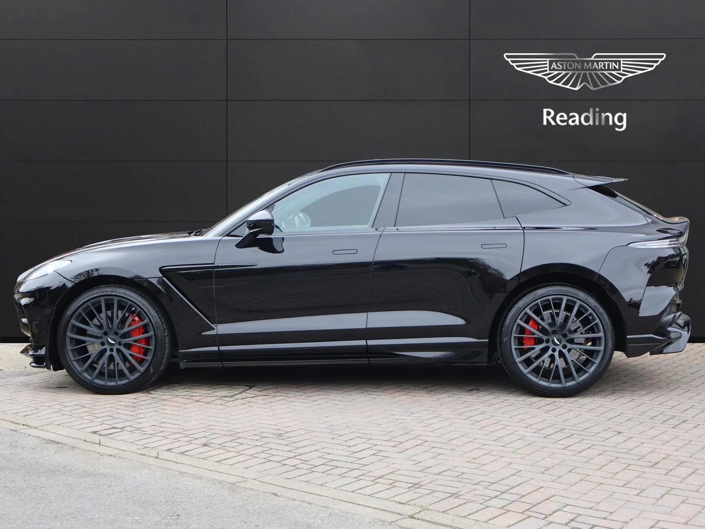 2023 Aston Martin DBX 707 proposée par un groupe de concessions agréées à Pangbourne, Royaume-Uni, photo 10 sur 25