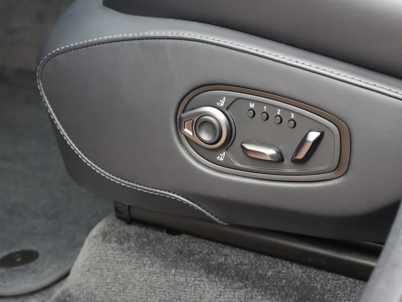 2023 Aston Martin DBX 707 angeboten von einer Vertragshändlergruppe in Pangbourne, Vereinigtes Königreich, Foto 17 von 25