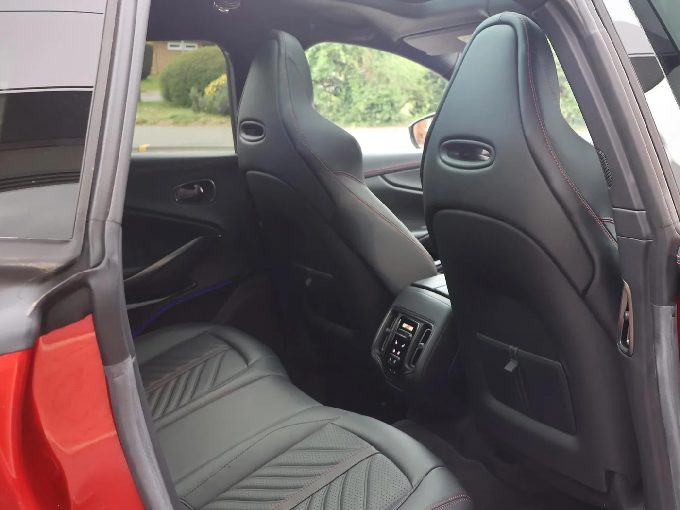 2023 Aston Martin DBX 707 angeboten von einer Vertragshändlergruppe in Pangbourne, Vereinigtes Königreich, Foto 19 von 25