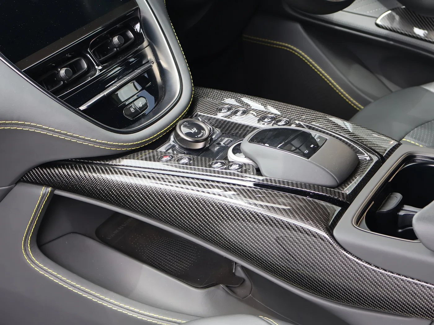 2023 Aston Martin DBX 707 angeboten von einer Vertragshändlergruppe in Pangbourne, Vereinigtes Königreich, Foto 15 von 25