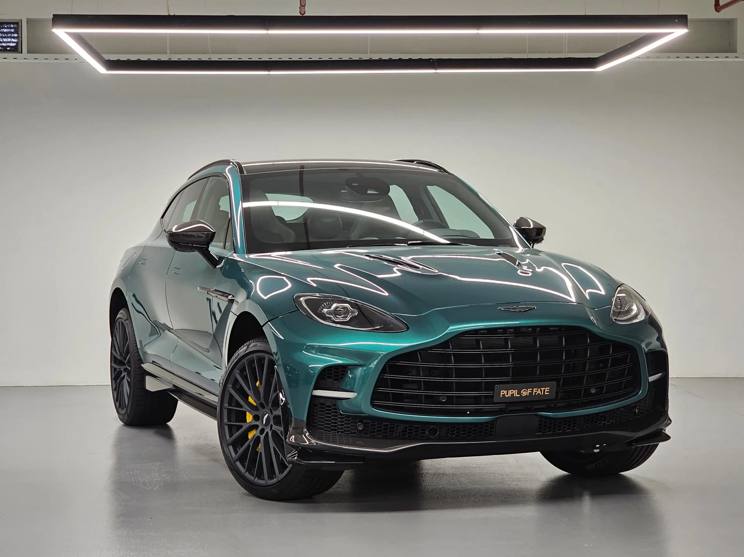 2023 Aston Martin DBX 707 proposée par un concessionnaire spécialisé à Dubaï, Émirats arabes unis, photo principale