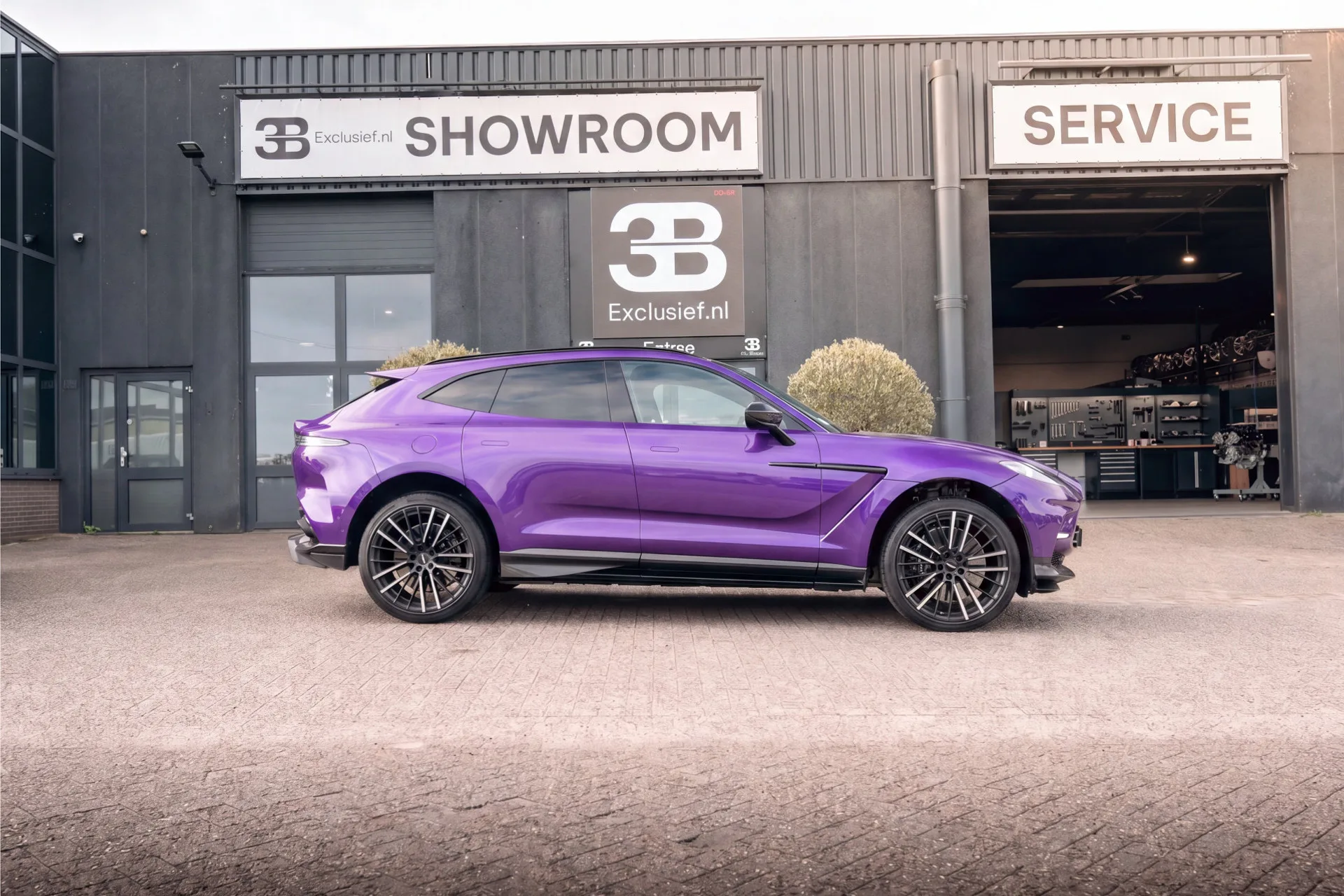 2023 Aston Martin DBX 707, 26/29