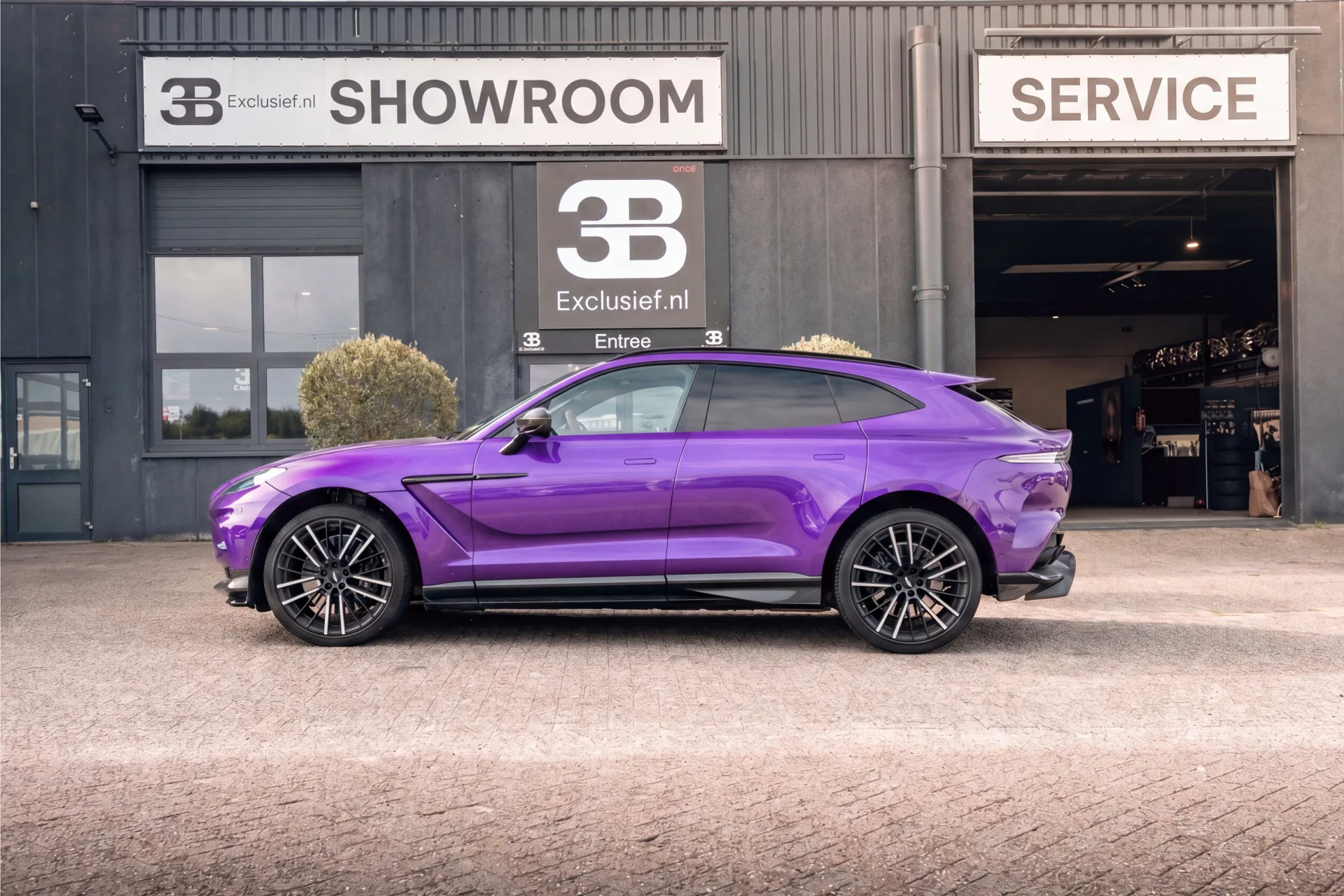2023 Aston Martin DBX 707, 27/29