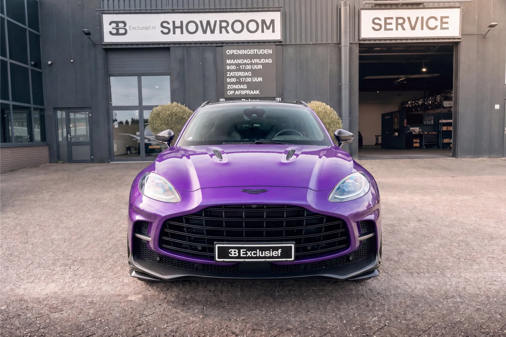 2023 Aston Martin DBX 707, 28/29
