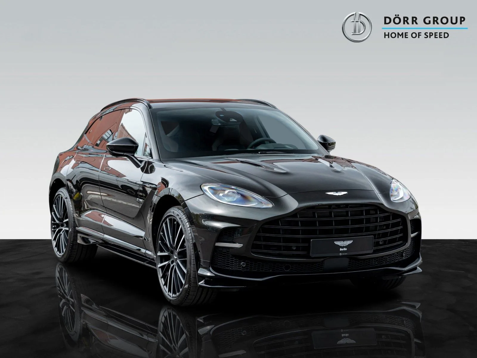 2023 Aston Martin DBX 707 proposée par un concessionnaire agréé à Berlin, Allemagne, photo principale