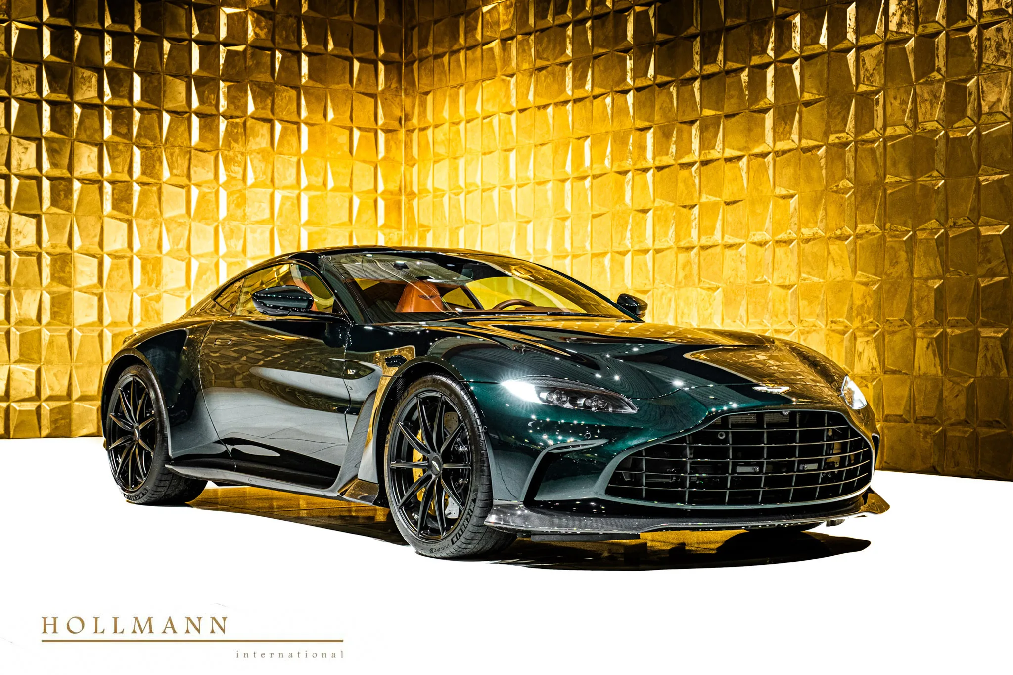 2023 Aston Martin V12 Vantage angeboten von einem Fachhändler in Stuhr, Deutschland, Hauptfoto
