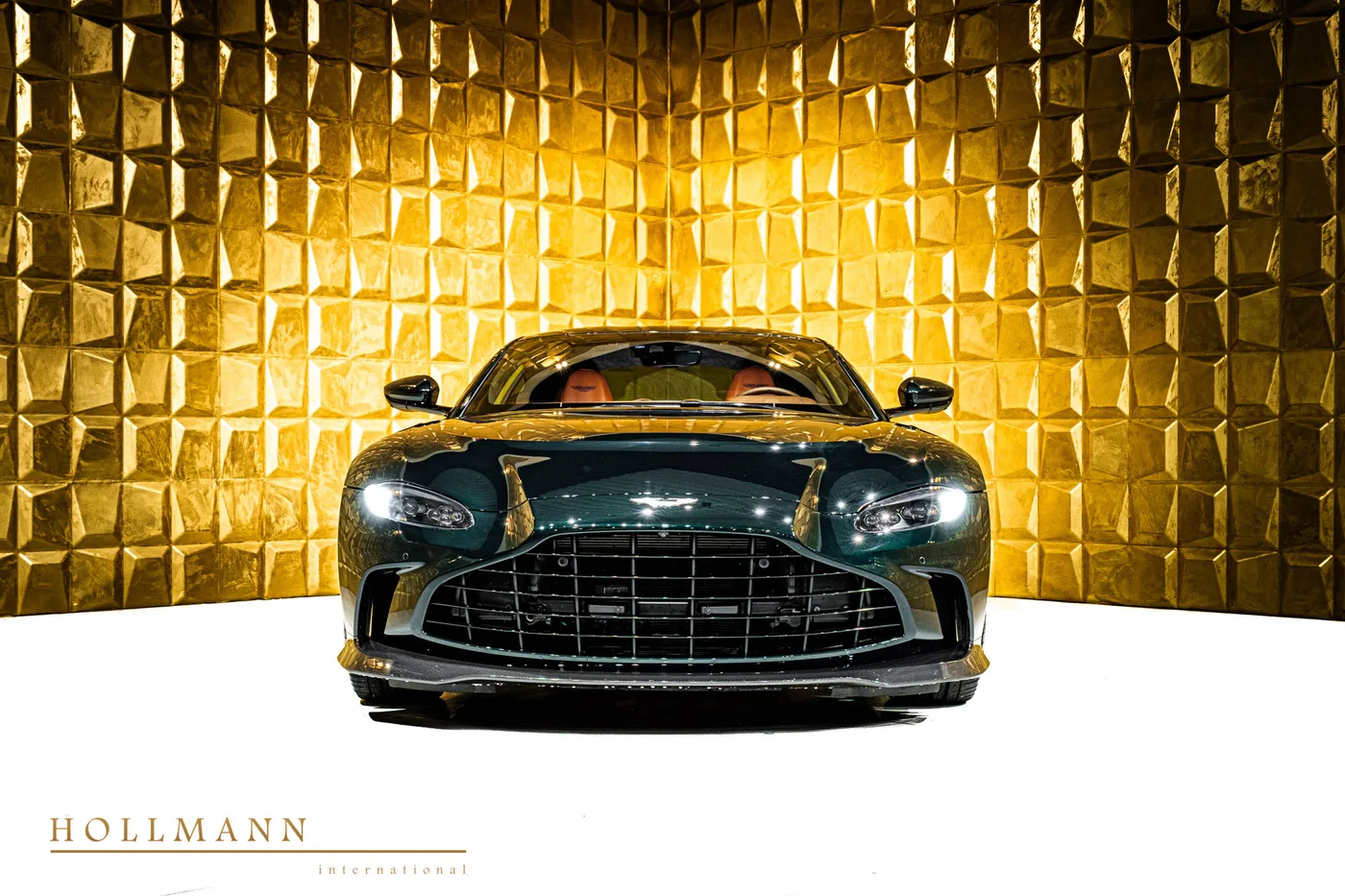 2023 Aston Martin V12 Vantage offered by a specialist dealer in Stuhr, Germany, photo 7 of 8