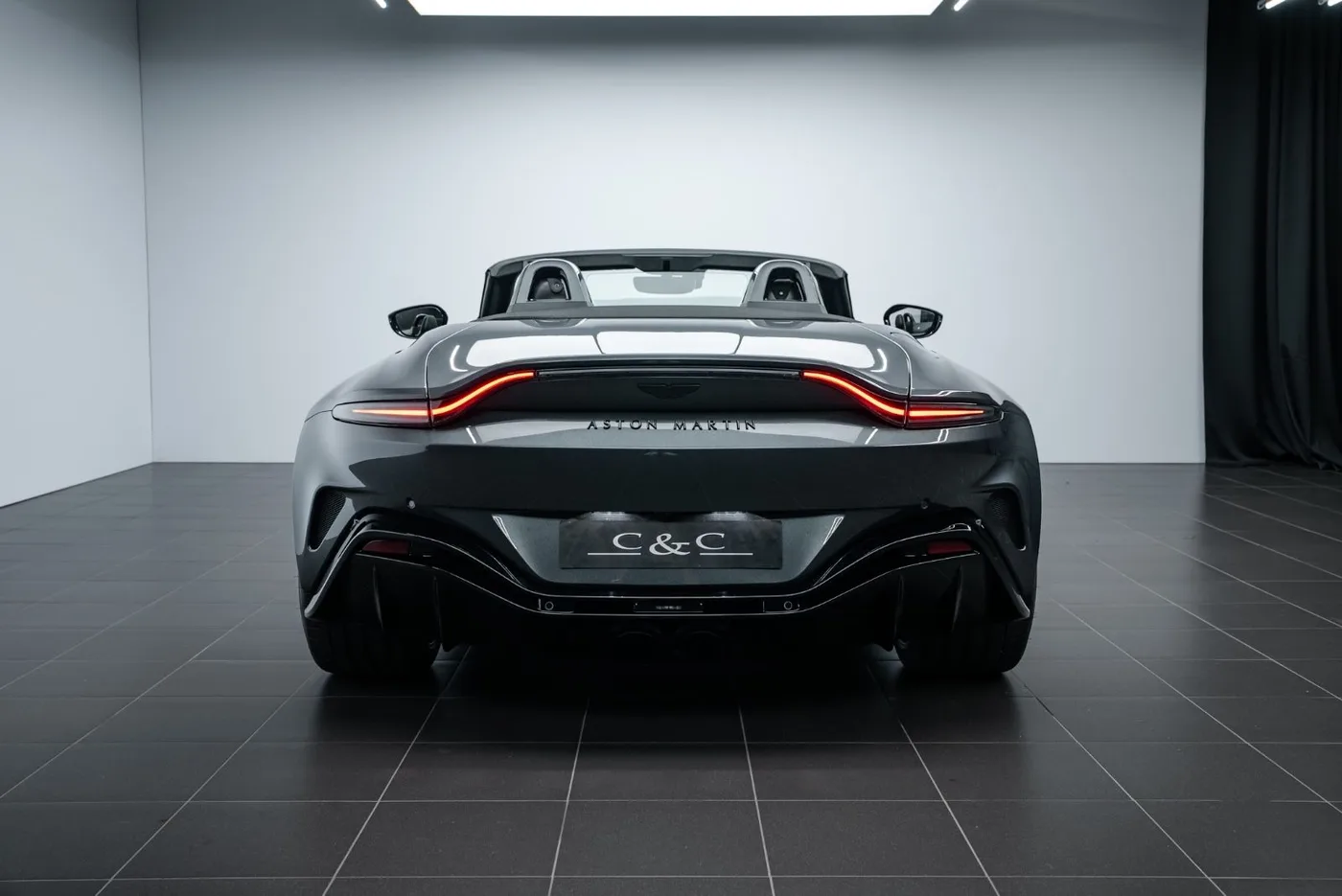 2023 Aston Martin V12 Vantage Roadster angeboten von einem Fachhändler in Putzbrunn, Deutschland, Foto 4 von 15