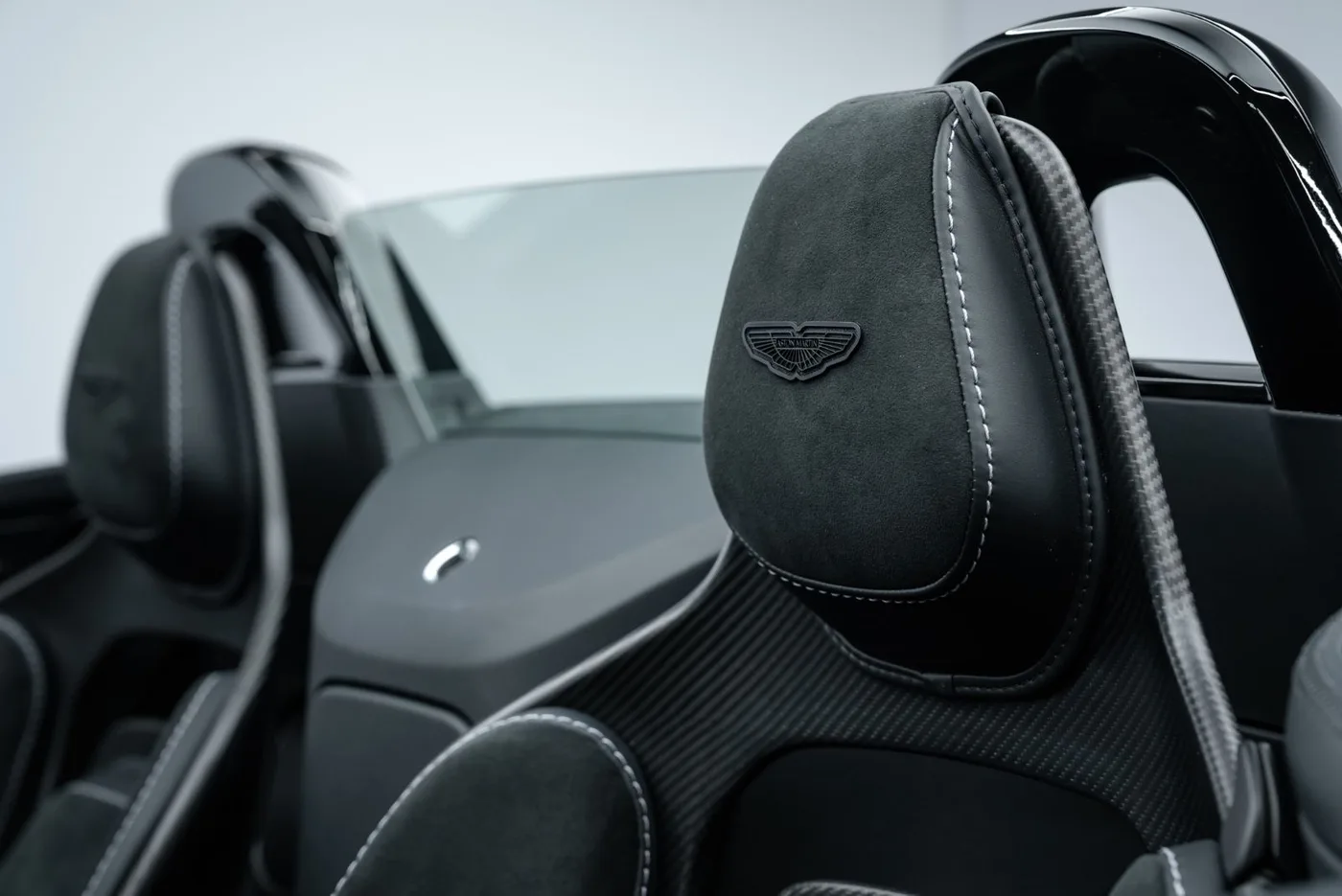 2023 Aston Martin V12 Vantage Roadster angeboten von einem Fachhändler in Putzbrunn, Deutschland, Foto 9 von 15