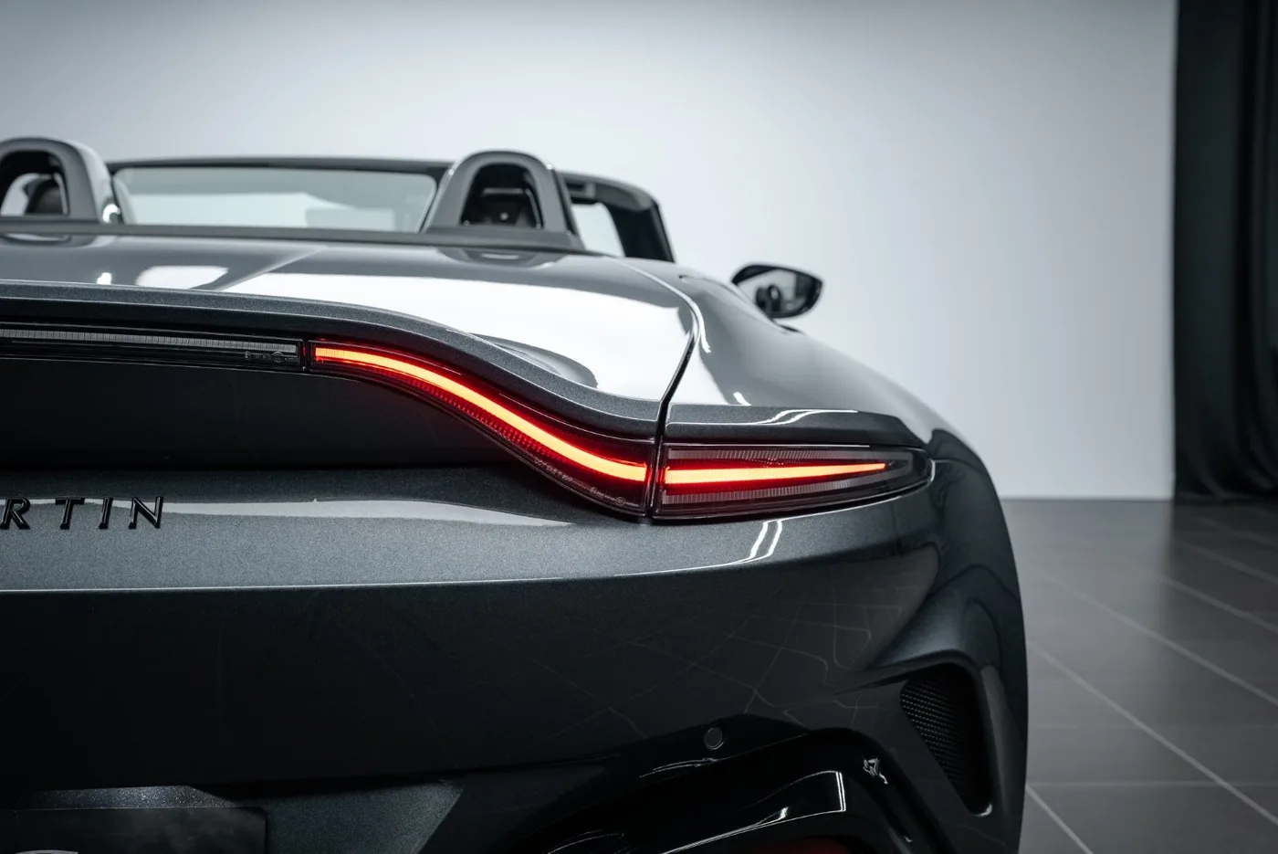 2023 Aston Martin V12 Vantage Roadster angeboten von einem Fachhändler in Putzbrunn, Deutschland, Foto 14 von 15