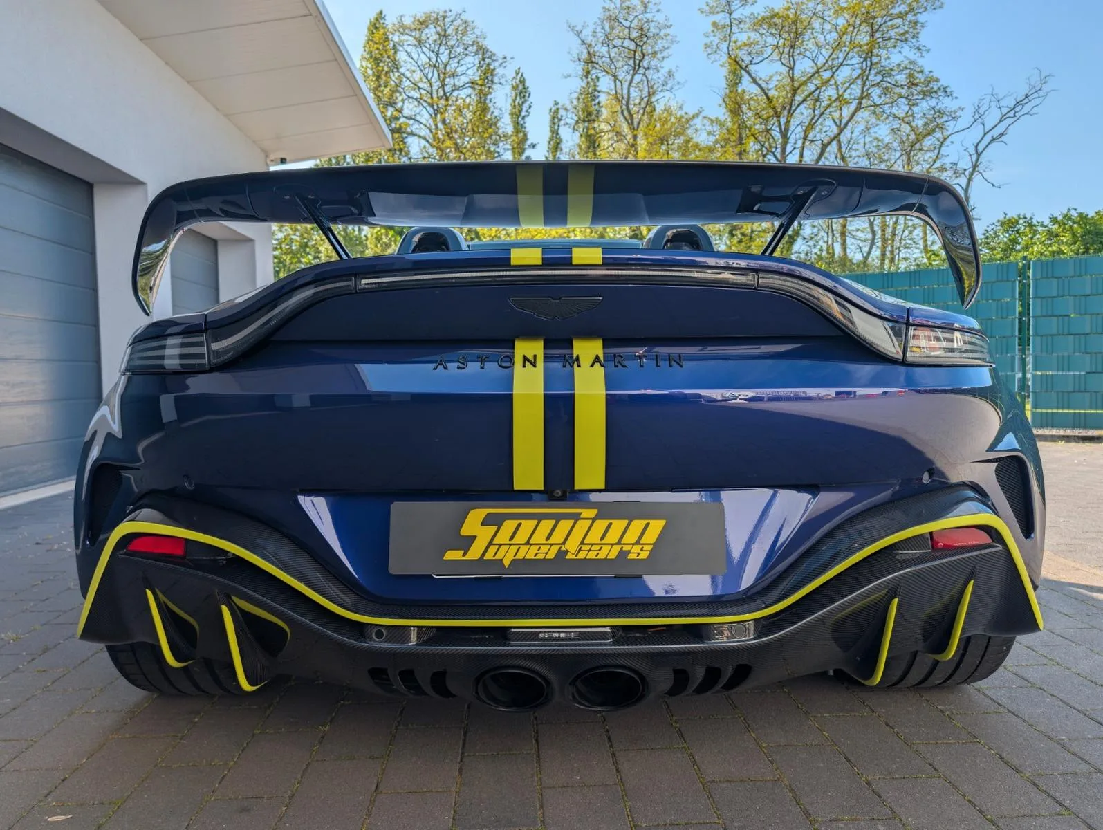 2023 Aston Martin V12 Vantage Roadster, 3/12