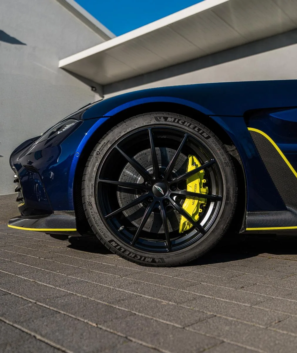 2023 Aston Martin V12 Vantage Roadster, 5/12