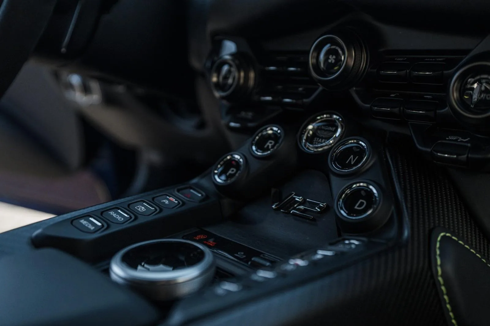 2023 Aston Martin V12 Vantage Roadster, 7/12