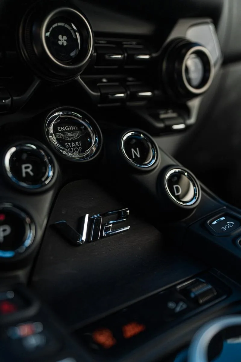 2023 Aston Martin V12 Vantage Roadster, 8/12