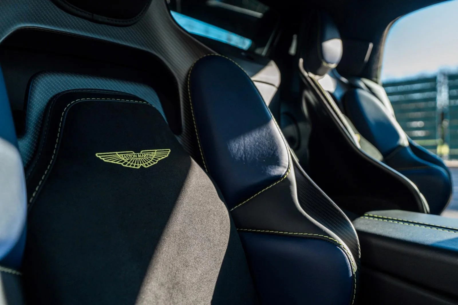 2023 Aston Martin V12 Vantage Roadster, 10/12