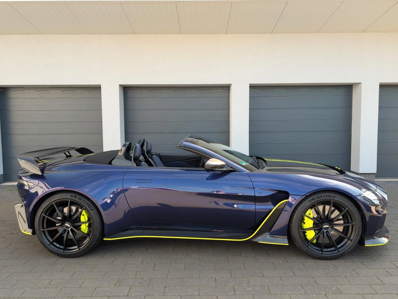 2023 Aston Martin V12 Vantage Roadster, 12/12