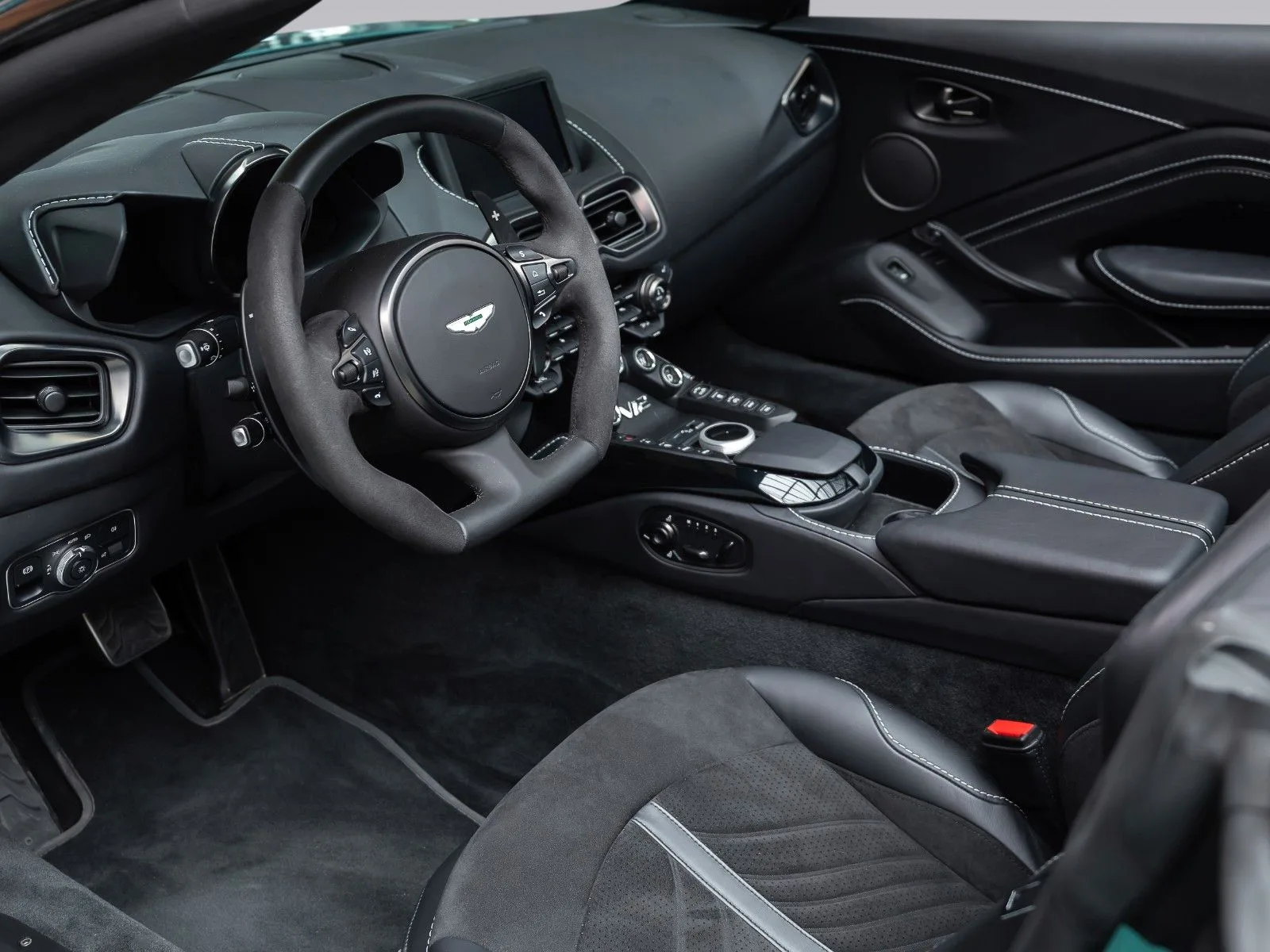 2023 Aston Martin V12 Vantage Roadster, 6/29