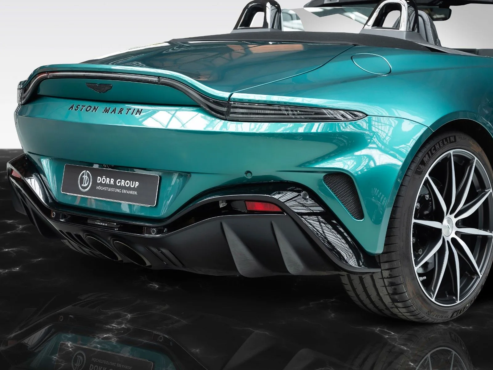 2023 Aston Martin V12 Vantage Roadster, 10/29