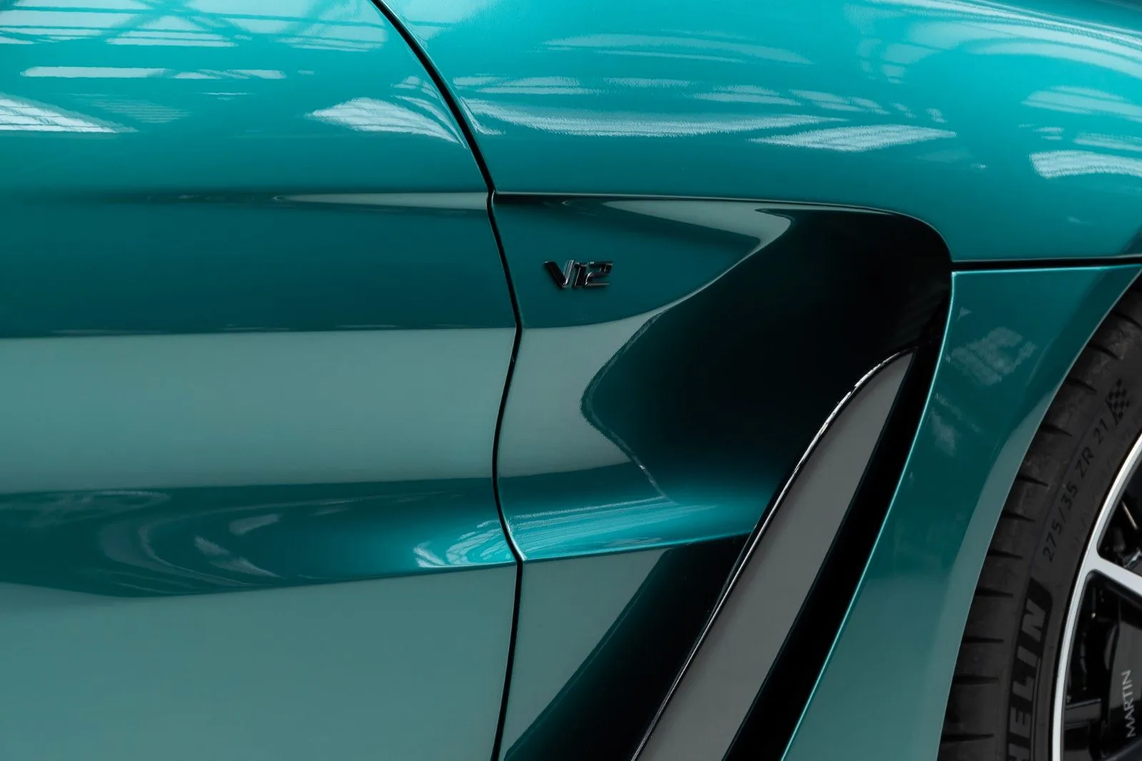 2023 Aston Martin V12 Vantage Roadster, 15/29