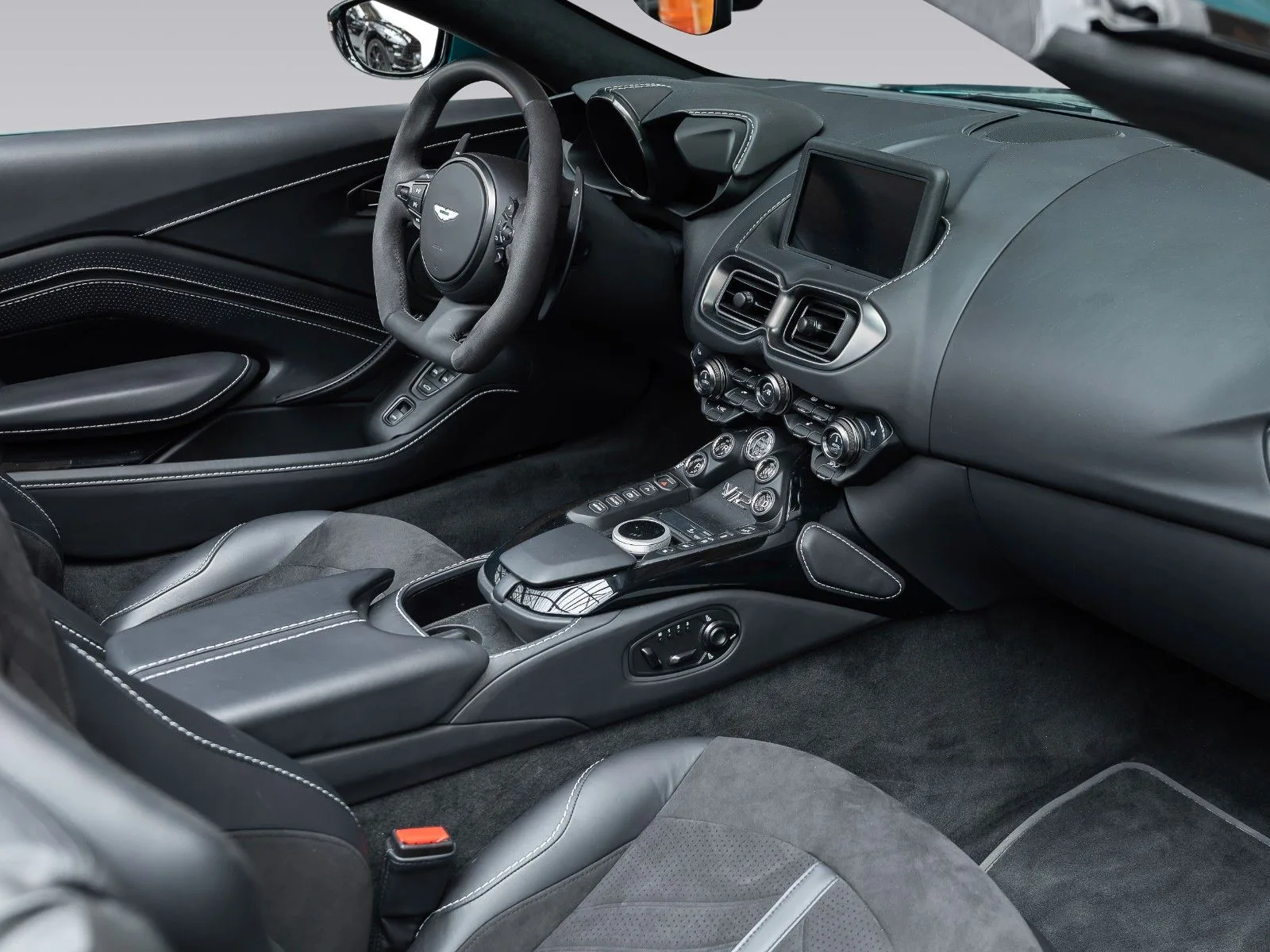 2023 Aston Martin V12 Vantage Roadster, 18/29
