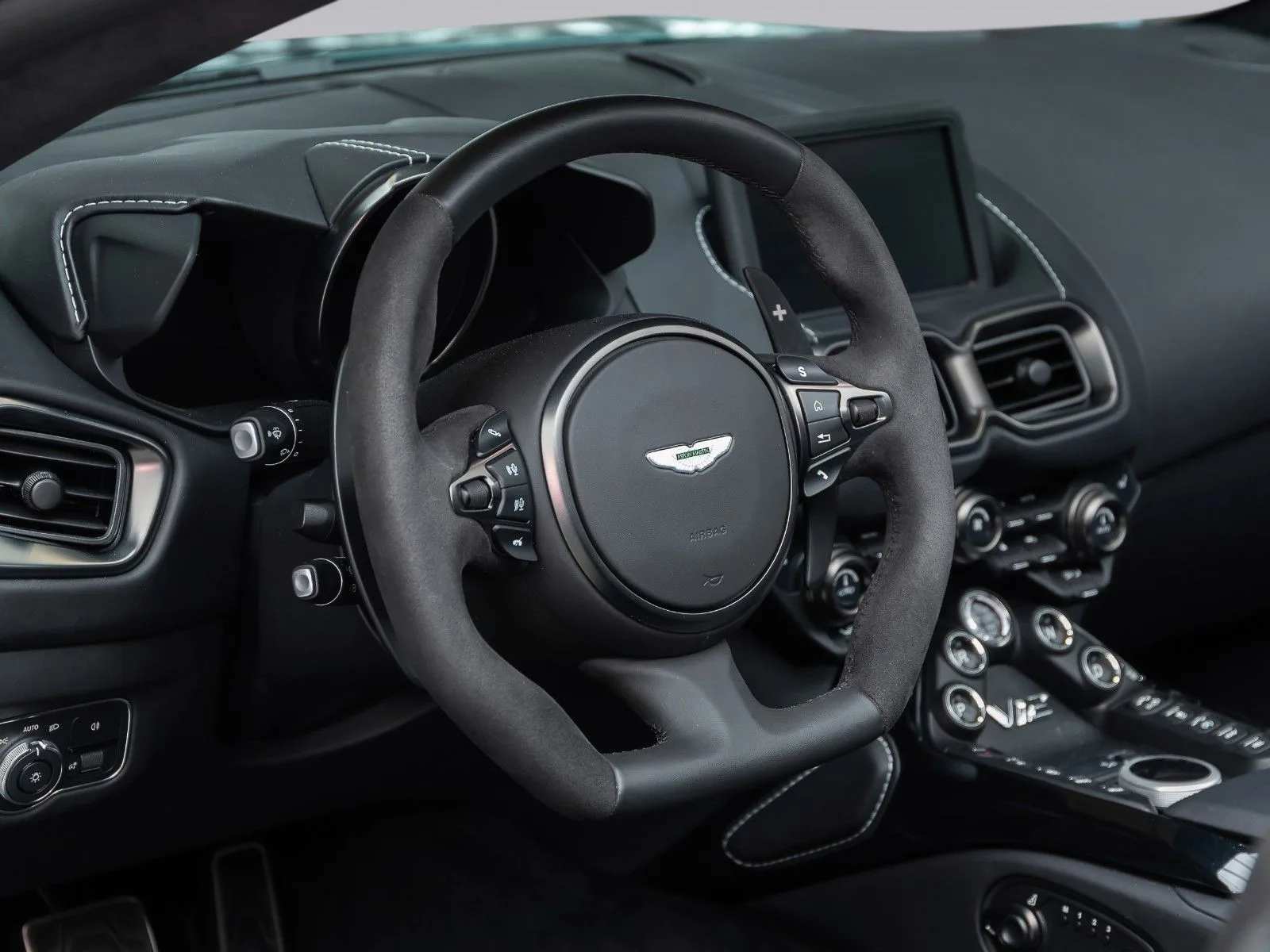 2023 Aston Martin V12 Vantage Roadster, 19/29
