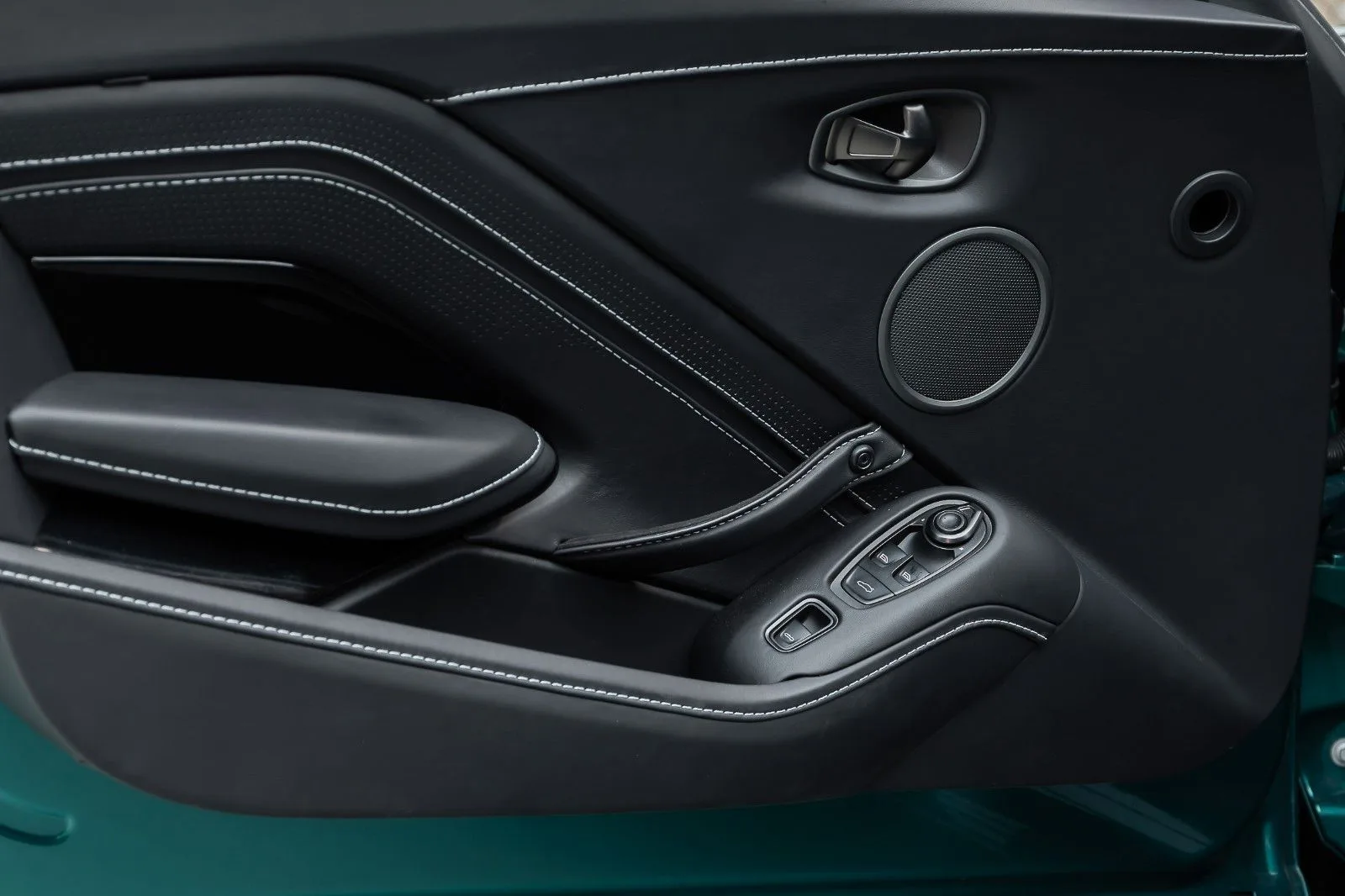 2023 Aston Martin V12 Vantage Roadster, 20/29