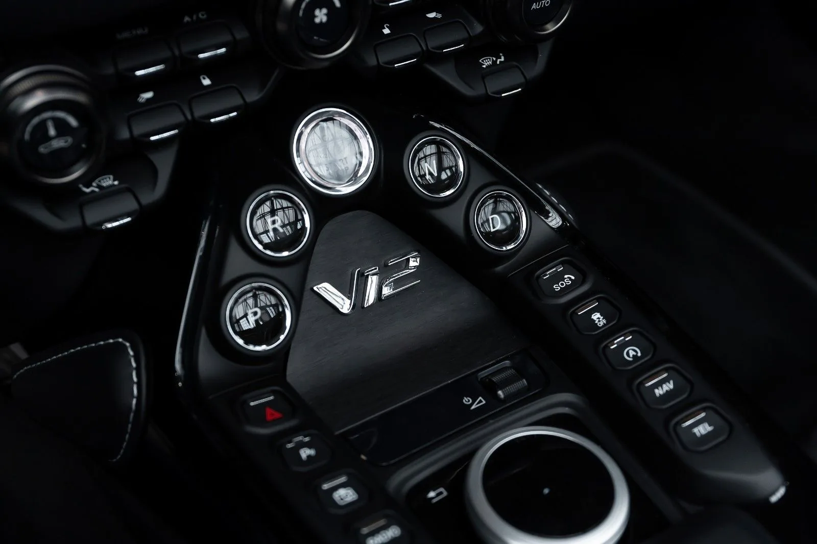 2023 Aston Martin V12 Vantage Roadster, 21/29